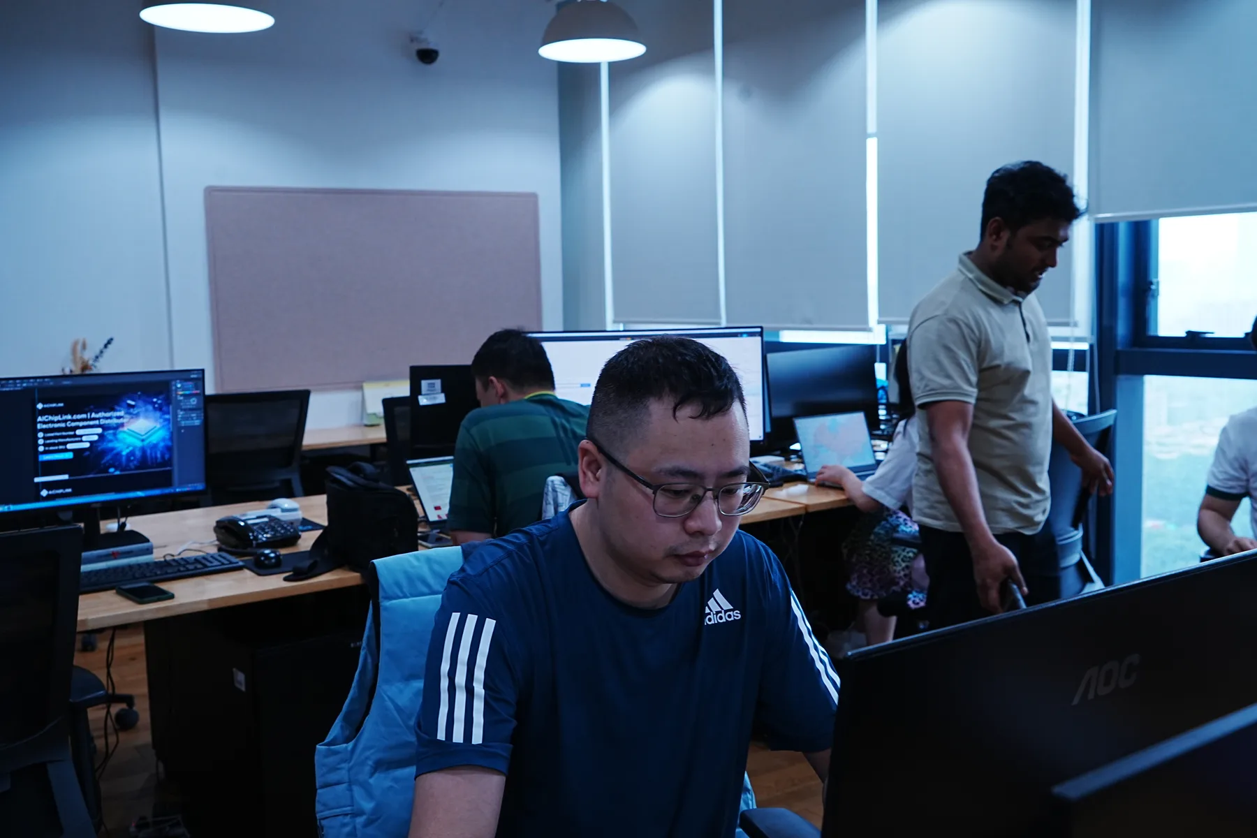 GoChipLink team reviewing excess electronic component inventory with a customer