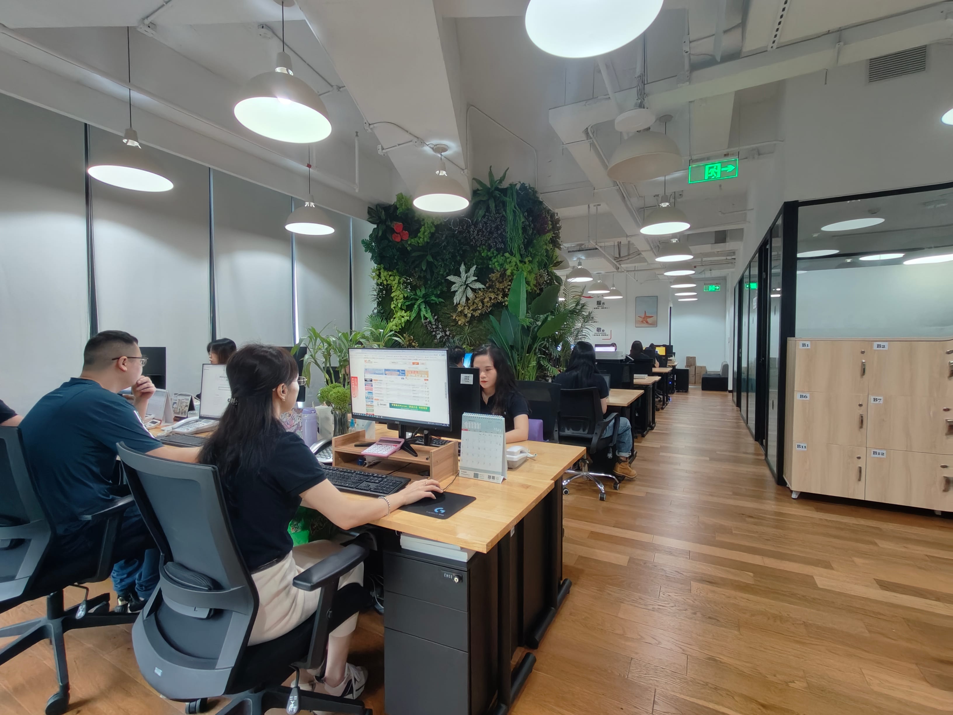 GoChipLink procurement team working in the office