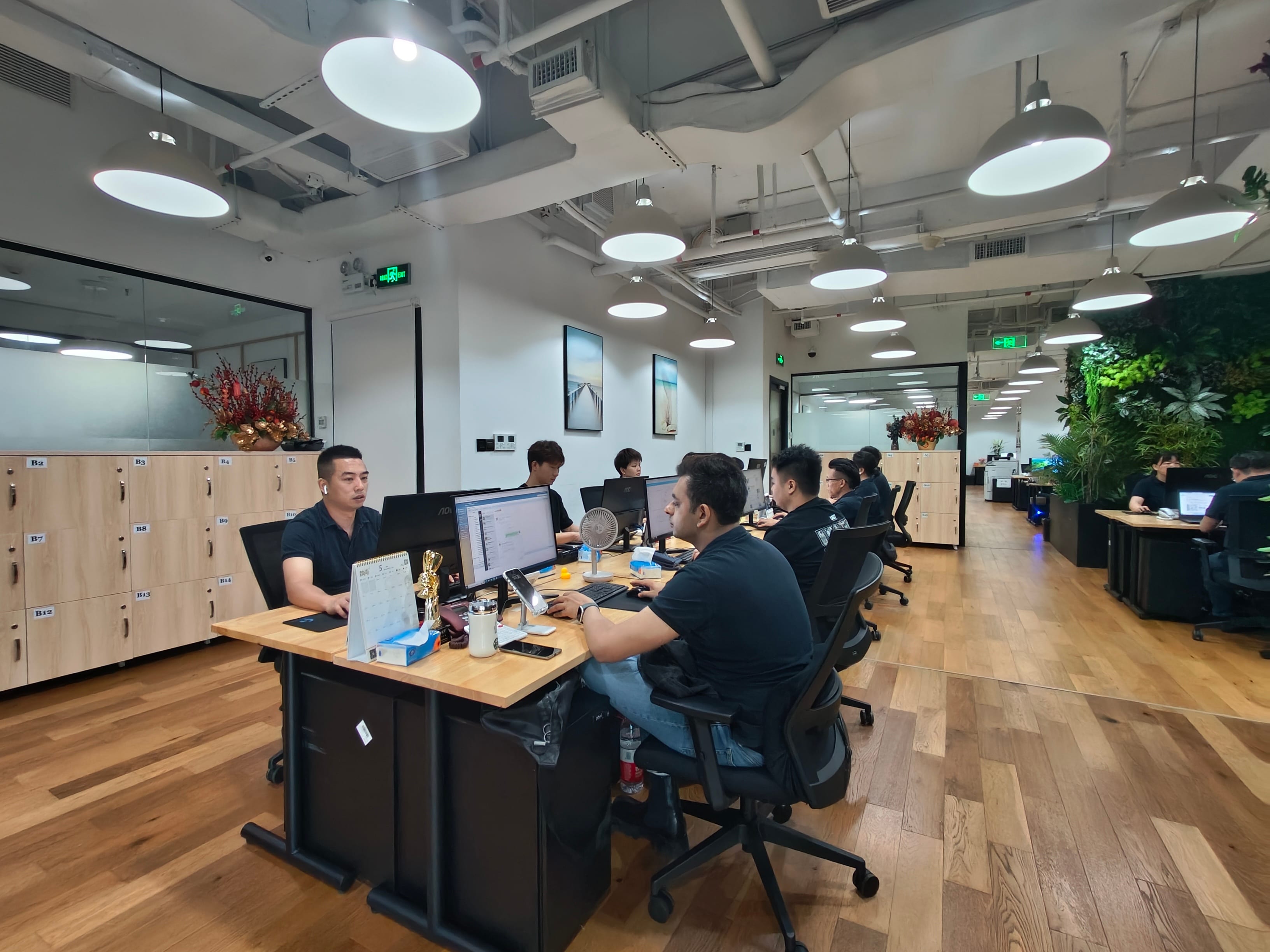 GoChipLink procurement team working in the office
